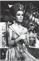  ??  ?? Elizabeth Taylor i rollen som Cleopatra i filmen fra 1963.1