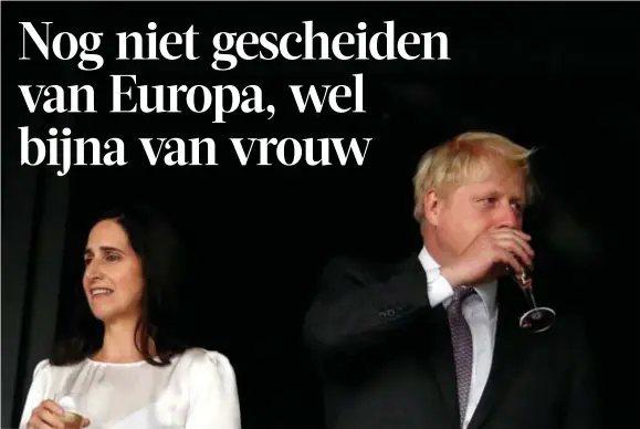  ?? FOTO REUTERS ?? Boris Johnson met zijn vrouw Marina Wheeler, die ook 25 jaar lang zijn politieke vertrouwen­spersoon en adviseur is geweest.