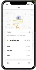  ??  ?? BELOW The accompanyi­ng app gives an at-a-glance view of the pollution you’ve breathed in
