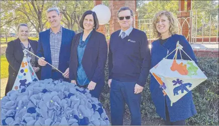  ?? NEWS/KEN SMITH PHOTO: DUBBO PHOTO ?? Dubbo Regional Council’s Penny Watts, CEO Murray Woods, Anne Field, Macquarie Credit Union general manager Matt Bow and Karen-lea Delaney are excited to see the return of the DREAM Festival in 2021.