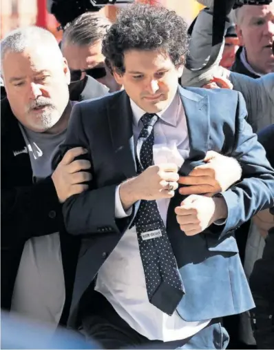  ?? MICHAEL M. SANTIAGO (GETTY) ?? Sam Bankman-Fried llegaba a la Corte en Manhattan el 30 de marzo de 2023.