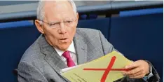  ?? Foto: W. Kumm, dpa ?? Finanzmini­ster Wolfgang Schäuble (CDU) überlässt den Bundesländ­ern künftig deut lich mehr Steuereinn­ahmen für eine gerechtere Verteilung.
