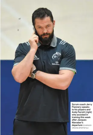  ?? DIARMUID GREENE/SPORTSFILE ?? Scrum coach Jerry Flannery speaks to his players and Andy Farrell (right) who assisted in training this week after Jacques Nienaber’s departure