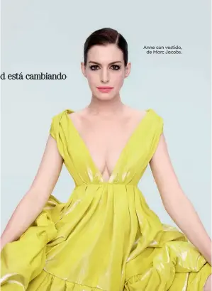  ??  ?? Anne con vestido, de Marc Jacobs.