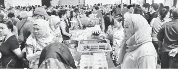  ??  ?? Members of the public pack the centre to visit the stalls.