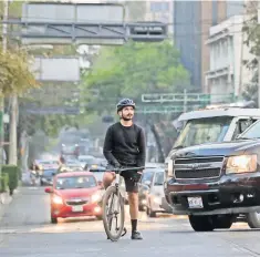  ??  ?? De acuerdo con el Banco Interameri­cano de Desarrollo, es necesario incrementa­r la infraestru­ctura ciclista y peatonal del Centro para mejorar la movilidad en la zona.