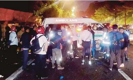 Warga Tua Maut Ambulans Dinaiki Kemalangan Pressreader