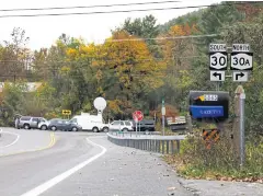  ?? NYT ?? Investigat­ors survey the road leading to the intersecti­on where a limousine crashed outside the Apple Barrel Country Store in Schoharie, New York.