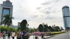  ??  ?? The PPWE Kapit delegates get to visit the Sabah Economic Developmen­t building and the Yayasan Sabah Tower (right) in Kota Kinabalu.