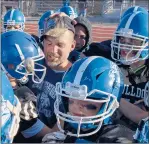  ?? JOHNATHON HENNINGER/ SPECIAL TO THE
COURANT ?? The Stafford/ Somers/East Windsor co-op football team
gives coach Brian Mazzone
a hug after Saturday’s win.
Mazzone’s father, Gary, was among the
seven killed in the B-17 bomber crash at Bradley Internatio­nal
Airport.