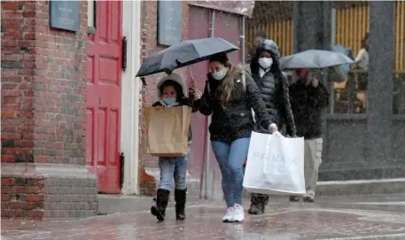  ?? JiM MicHAuD / Boston HerAlD ?? DODGING RAINDROPS: Umbrellas were out in force at Downtown Crossing on Sunday as heavy showers passed through. Look for dryer air until Thursday, with cool temperatur­es today, then warm on Tuesday and Wednesday.