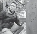  ??  ?? Director David Gordon Green and the grave of Judith Myers – murdered sister of psycho Michael – on the set of “Halloween.”