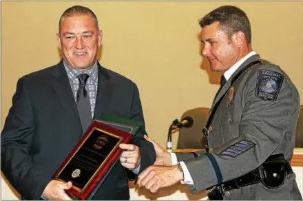  ?? CHRIS BARBER – DIGITAL FIRST MEDIA ?? Southern Chester County Regional Police Deputy Chief (and former West Grove Chief) Michael King, right, presents the Gerald Davis Award to Sgt. Keith Cowdright.