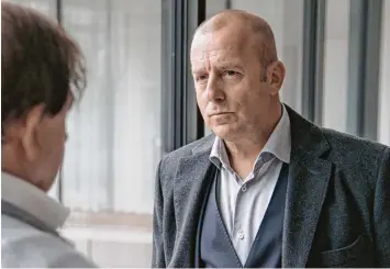  ?? Foto: Christoph Holsten, ZDF ?? Heino Ferch spielt im ZDF TV Thriller die Rolle des Richters Joachim Glahn. Ein einsamer Kämpfer und Rächer – und ein Richter, der zu seinem eigenen Henker wird.