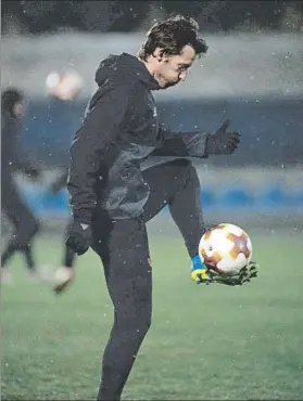  ?? FOTO:EFE ?? Zurutuza, durante el entrenamie­nto de ayer por la tarde