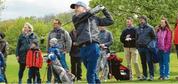  ?? Foto: Beate Eichmeier ?? Schnupperg­olfen ist beim GC Hochstatt unter Beachtung der Corona‰Einschränk­ungen auch weiterhin erlaubt. Dabei sind die Ab‰ stände der Teilnehmer natürlich deutlich größer als auf unserem Archivbild.