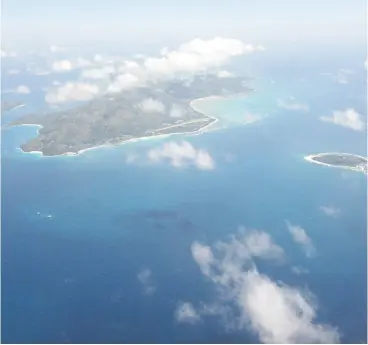  ?? ROBERTO SCHMIDT / AFP / Gett y Imag es ?? One of the outer islands belonging to the Seychelles is surrounded by a vast ocean off
the coast of East Africa.