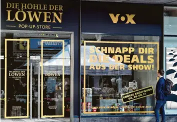  ?? Foto: Caroline Seidel, dpa ?? Die „Höhle der Löwen“-artikel gab es im vergangene­n Jahr nicht nur online und in Supermärkt­en, sondern auch in einem Popup-store in Köln, also in einem Laden, der nur für kurze Zeit geöffnet ist.