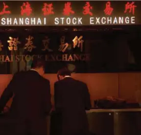  ??  ?? Pasaran Shanghai menokok 0.2 peratus namun pasaran China kekal berhati-hati selepas sesi jualan besar-besaran Jumaat lalu.