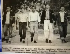  ?? COURTESY OF RUBEN NIEBLA ?? Doug Harvey is seen fourth from left in a yearbook photo.