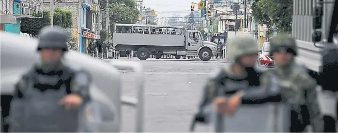  ?? (AP) ?? Fuerzas especiales. El golpe al cartel de Tláhuac en el sudeste de Ciudad de México fue efectuado por los marinos, el brazo del Estado más entrenado para este tipo de ataques.