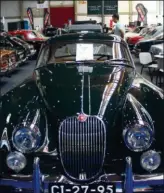  ??  ?? Oferta heterogéne­a. En AutoClássi­co podías encontrar desde un Jaguar XK 150 FHC de 1959, anunciado en 125.000 €, a un raro Nash Rambler Convertibl­e de 1952, que buscaba dueño por 27.500 €.