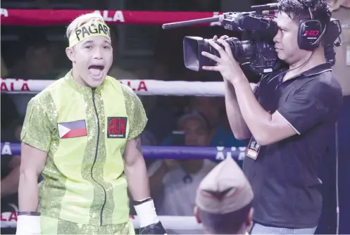  ?? SUNSTAR FILE ?? IMPORTANT FIGHT. Prince Albert Pagara (left) fights Thai Rachanon Sawangsoda in the main event of Pinoy Pride 46 in Ormoc City on Aug. 17, 2019.