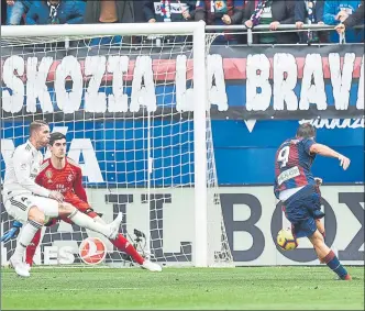  ?? FOTO: GETTY ?? Eibar y Real Madrid reflejan la cara y la cruz de la primera vuelta de Laliga Santander