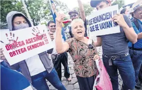  ??  ?? Manifestan­tes participan en un plantón en Managua en contra del gobierno de Daniel Ortega. La mesa de diálogo para resolver la crisis fue suspendida ayer ante la falta de consenso.