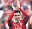  ??  ?? Cup for it Dons star Kenny McLean