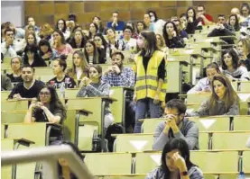  ?? EL PERIÓDICO ?? Aspirantes durante un examen de oposición, en una convocator­ia anterior.