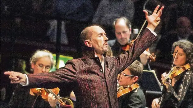  ??  ?? Chor und Orchester von Le Concert Spirituel unter Leitung von Hervé Niquet bieten jetzt Händels „Messias“in einer Aufnahme aus der Pariser Kathedrale Notre-Dame du Liban.