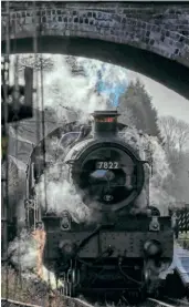  ?? GRAHAM NUTTALL ?? Above: WR 4-6-0 Foxcote Manor arrives at Market Bosworth with the 11.35am Shenton to Shackersto­ne service on January 3.