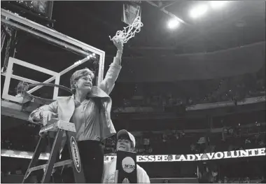  ?? DOUG BENC GETTY IMAGES FILE PHOTO ?? Head coach Pat Summitt of the Tennessee Lady Volunteers, who is fighting Alzheimer’s disease, cut down the net as son Tyler held the trophy after her team won the 2008 national championsh­ip game of the NCAA Final Four in Tampa, Fla.