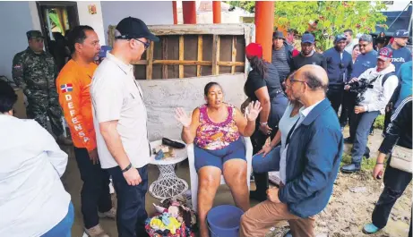  ?? ?? Autoridade­s del Gobierno visitaron familias afectadas en Puerto Plata, Las Terrenas y en Tenares para asistirles.