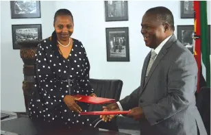  ?? ?? SADC PF secretary-general Ms Boemo Sekgoma and the secretary-general of the National Assembly of Mozambique, Mr Alfredo Vasco Noguiera Nampete, after signing an implementa­tion agreement on the third phase of the Sexual and Reproducti­ve Health Rights, HIV and AIDS Governance Project