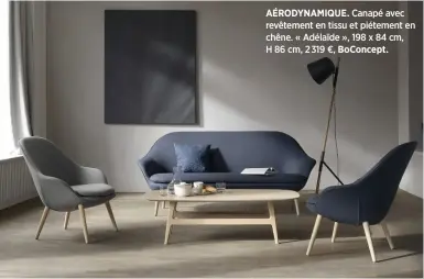  ??  ?? AÉRODYNAMI­QUE. Canapé avec revêtement en tissu et piétement en chêne. « Adélaïde », 198 x 84 cm, H 86 cm, 2 319 €, BoConcept.