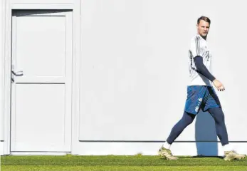  ?? FOTO: CHRISTOF STACHE/ADP ?? Manuel Neuer ärgert sich über Indiskreti­onen und kämpft gegen das Bild eines gierigen Profis.