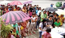  ??  ?? A feeding program with donated lugaw was enjoyed by participan­ts of the event.