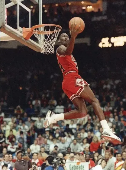  ?? Foto: John Swart/aP Photo ?? Michael Jordan var i en klass för sig under guldåren i Chicago Bulls.