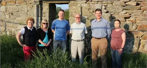  ??  ?? Teresa Bailey, Mary Gethings, Barry Leacy, Denis Kinsella, Tom Breen and Mairead Breen at Clone Church, Ferns.