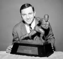  ?? JOHN ROONEY/ASSOCIATED PRESS/FILE ?? Princeton halfback Dick Kazmaier won the Heisman in a landslide in 1951, receiving 506 first-place votes.