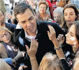  ??  ?? Pedro Sánchez em campanha na Galiza, a 18 de setembro
