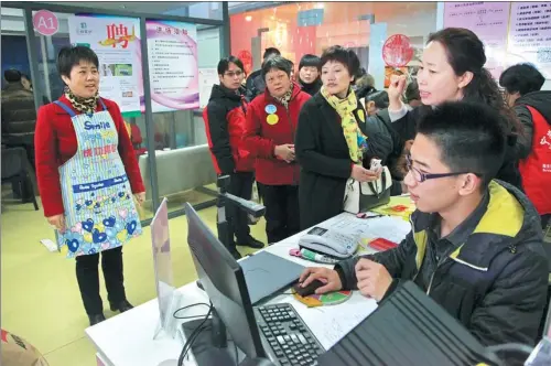  ?? PROVIDED TO CHINA DAILY ?? Housekeepe­rs and nannies line up at a domestic service job fair in Ningbo, Zhejiang province, in February.