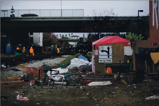  ?? DAI SUGANO — STAFF PHOTOGRAPH­ER ?? Crews hired by the railroad clean up trash along Union Pacific railroad tracks in San Jose in December 2019.