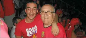  ?? ?? Tommy Jaume, junto a su abuelo Tomàs Jaume tras el triunfo en Elche.