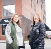  ?? RICHSAAL/THENEWYORK­TIMES ?? Denise Geske, right, and her sister, Casey Pirtle, can give employees benefits through an Illinois-administer­ed automatic IRAprogram.