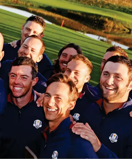  ?? REX/SHUTTERSTO­CK ?? European union: Thomas Bjorn and his team are all smiles ahead of the big tee-off