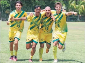  ?? ?? Jugadores de Deportiva Venados celebran el tanto de Jonathan Ciprián (71) que les dio agónico éxito ayer