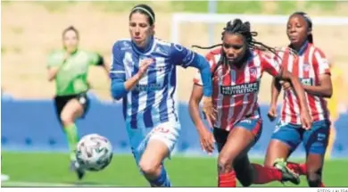  ?? FOTOS: LALIGA ?? Varios lances del encuentro que disputaron ayer el Sporting de Huelva y el Atlético de Madrid.